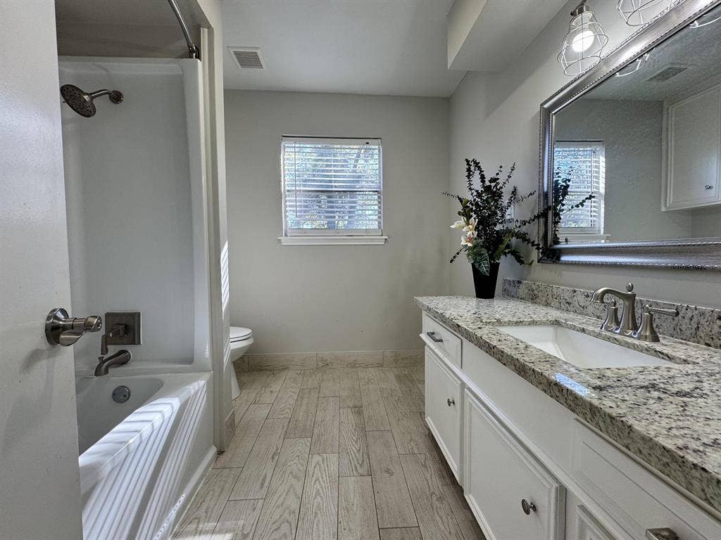 7 BR in Houston