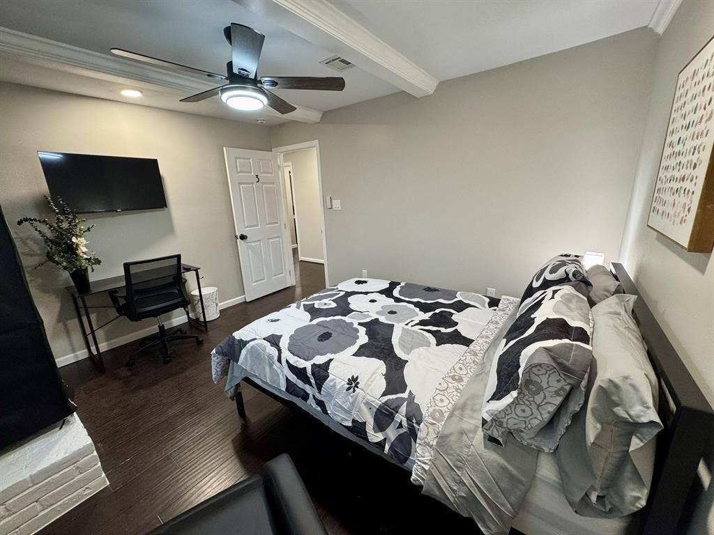 7 BR in Houston