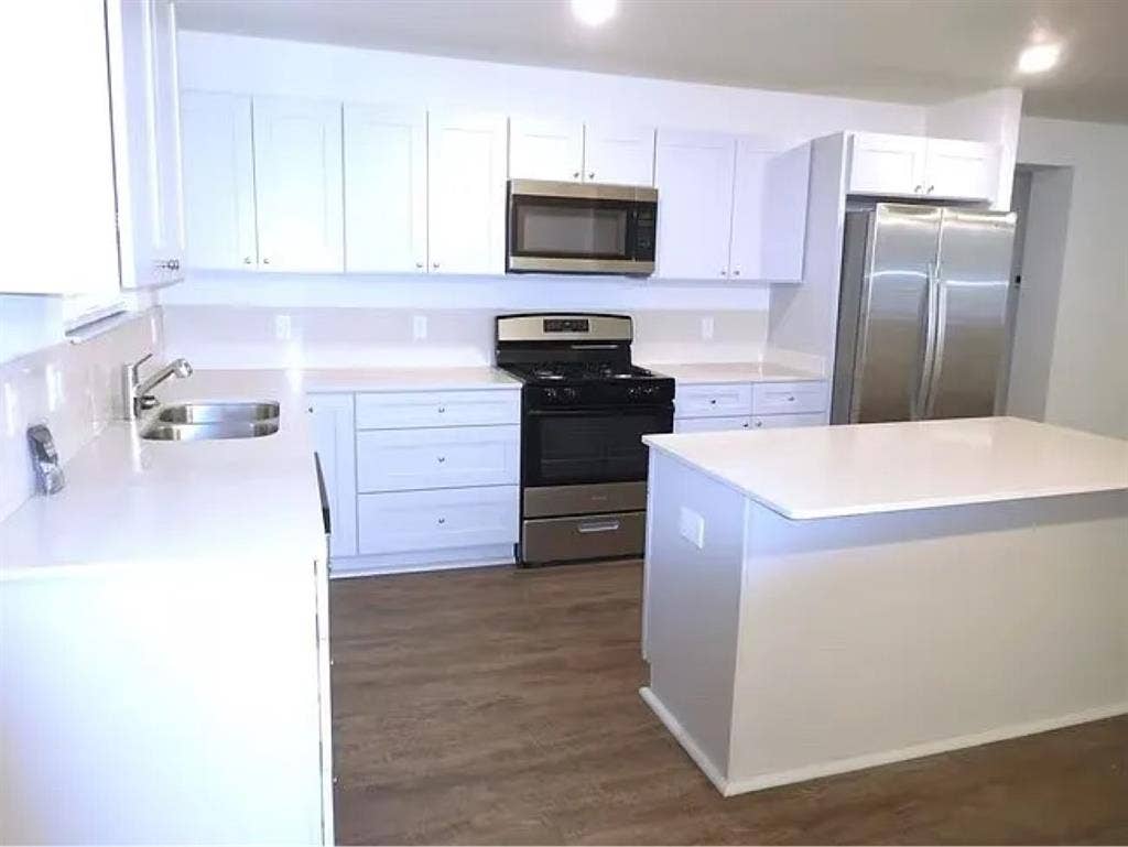 Looking for Roommate