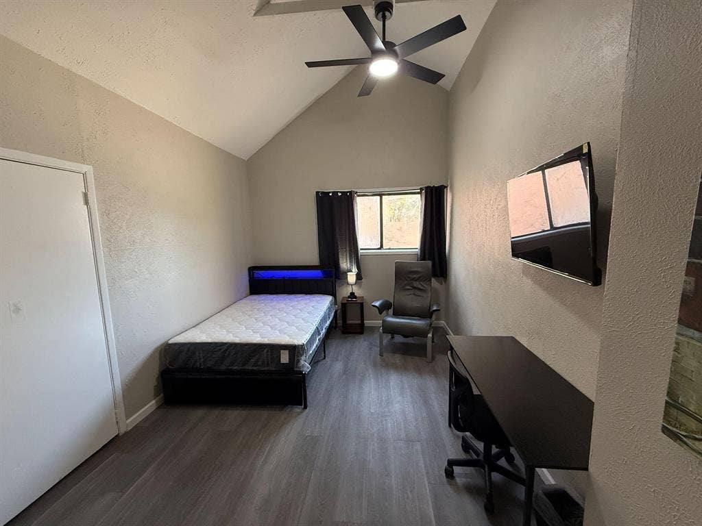 10 BR in Houston