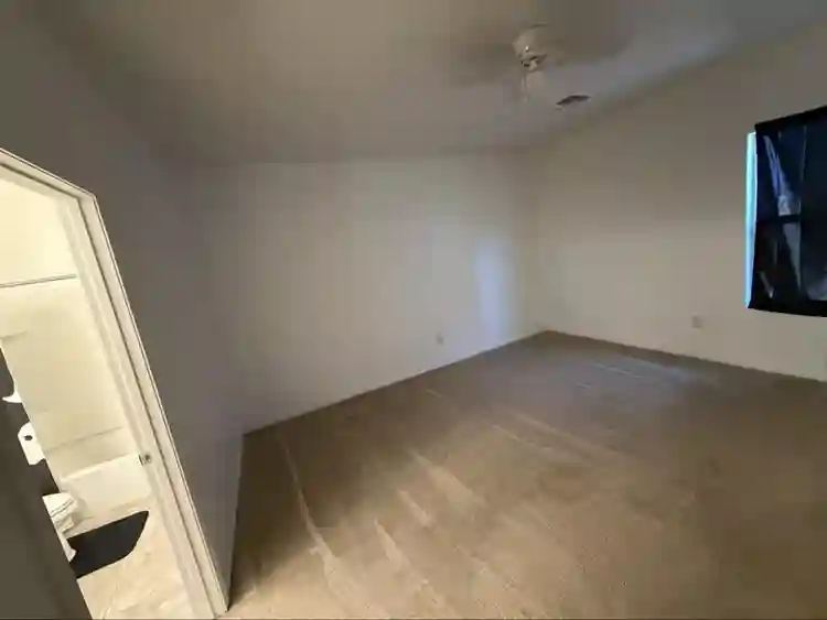 Spare master bedroom