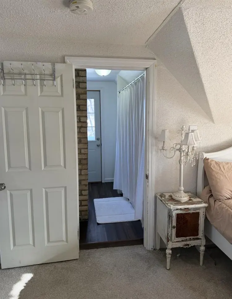 Cozy Room in a Victorian home!