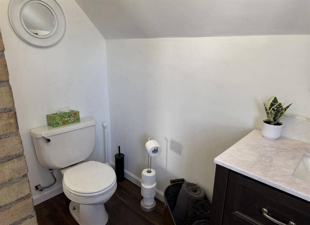 Cozy Room in a Victorian home!