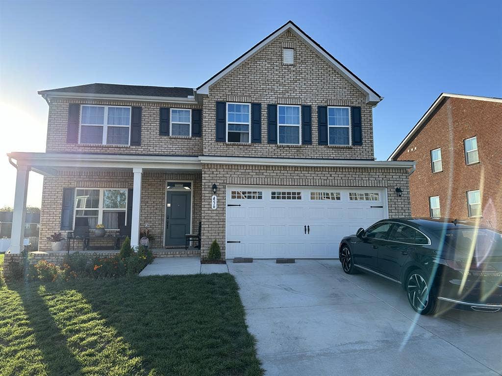 Private Room Available in Gallatin