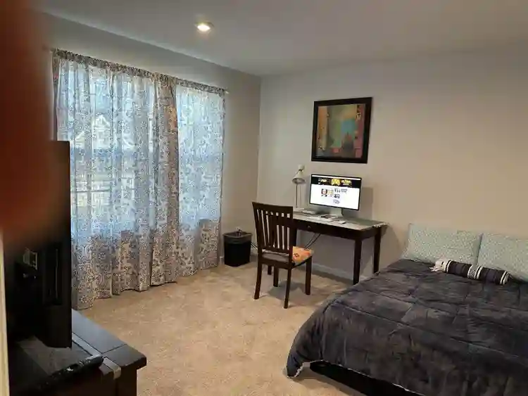 Private Room Available in Gallatin