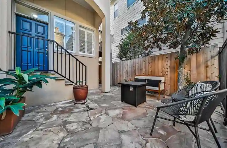 Renting room in Rice Military