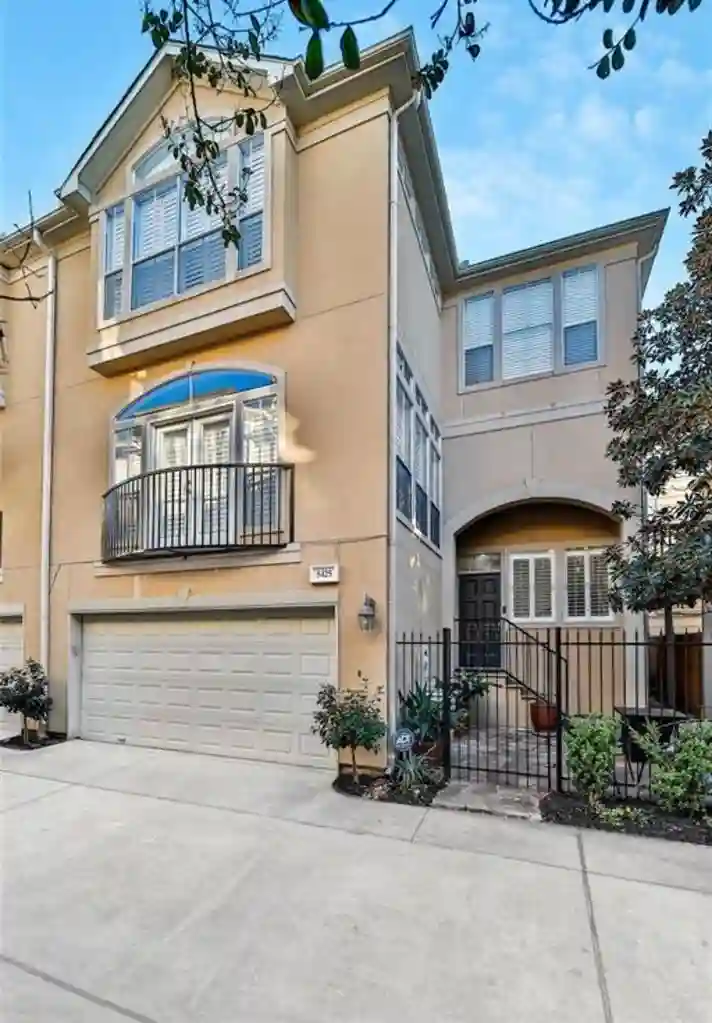 Renting room in Rice Military