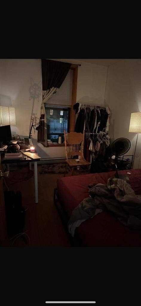 Looking t
enant for one empty room.