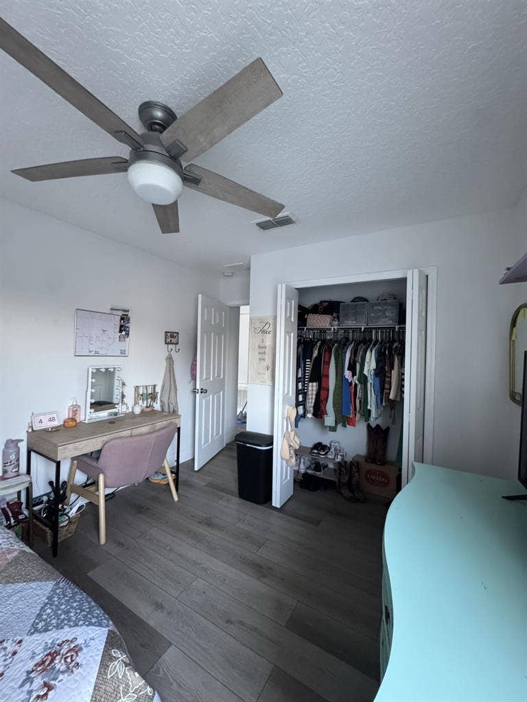 Looking for a female roommate