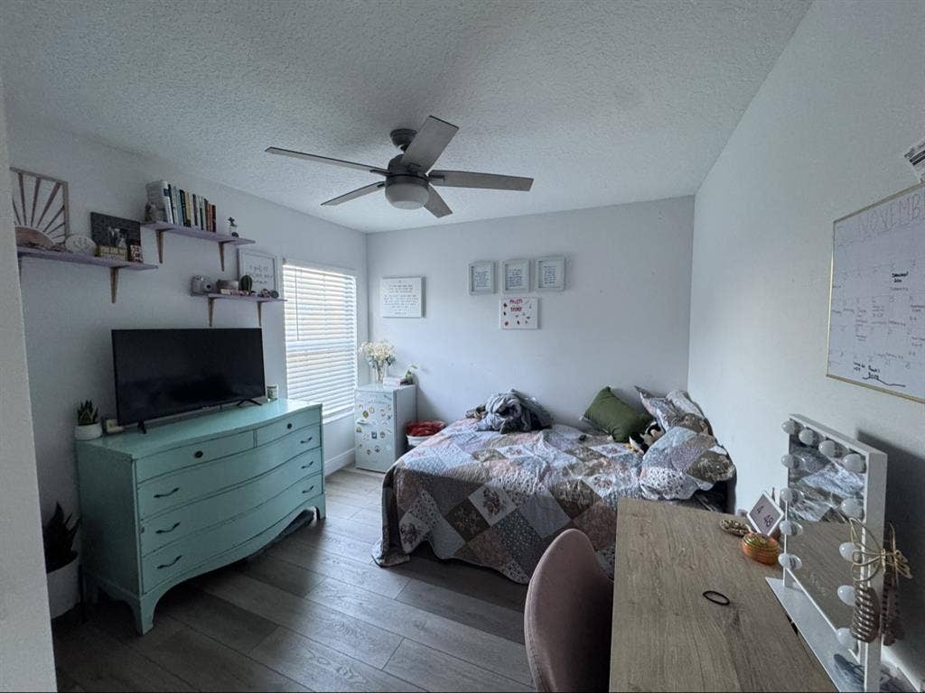 Looking for a female roommate