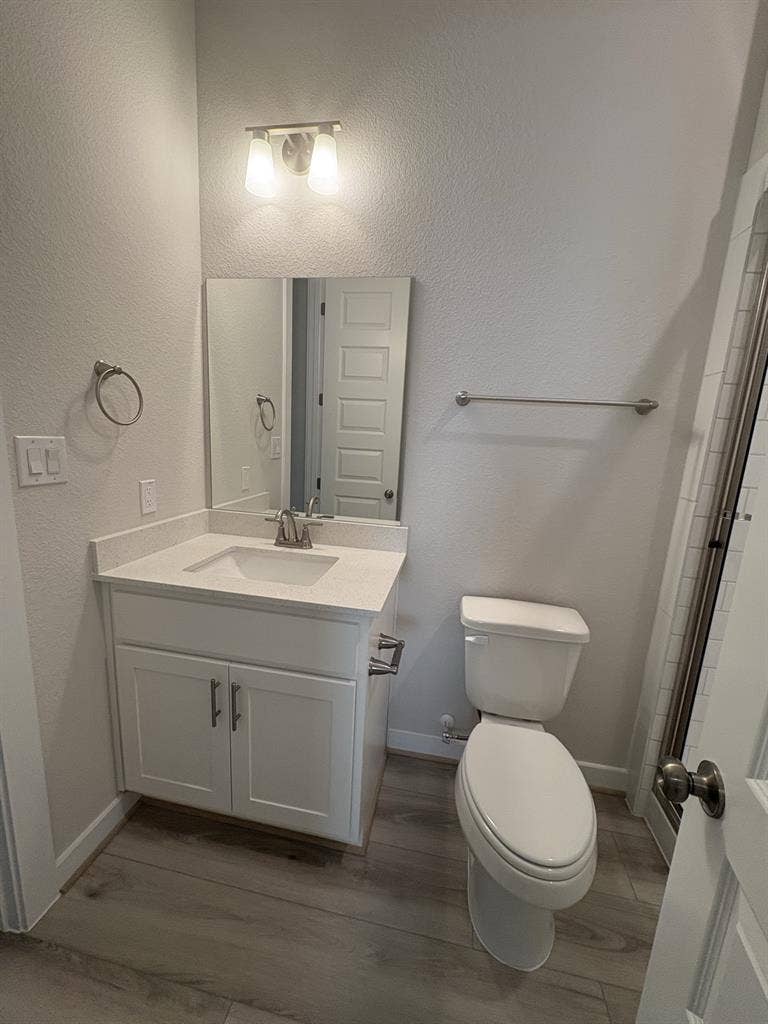 Seek Roommates in Brand New House