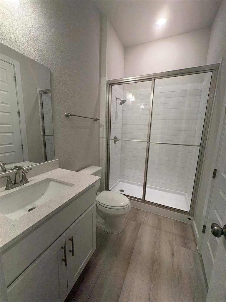 Seek Roommates in Brand New House