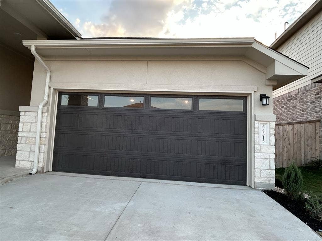 Seek Roommates in Brand New House