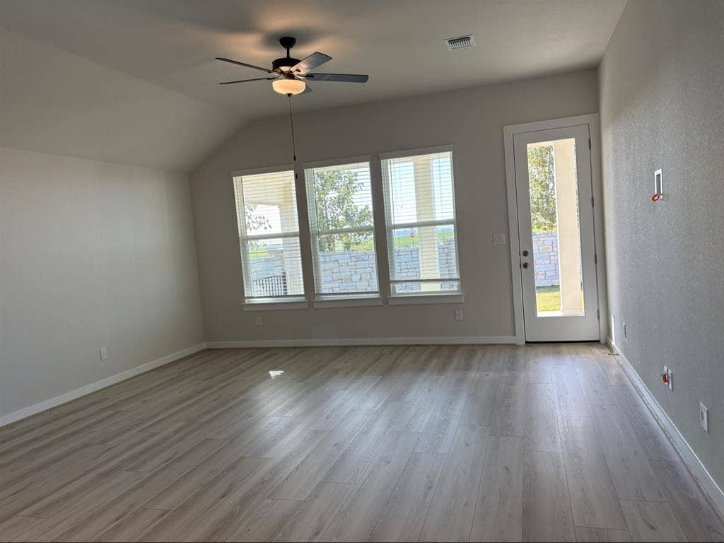 Seek Roommates in Brand New House