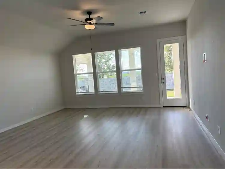 Seek Roommates in Brand New House