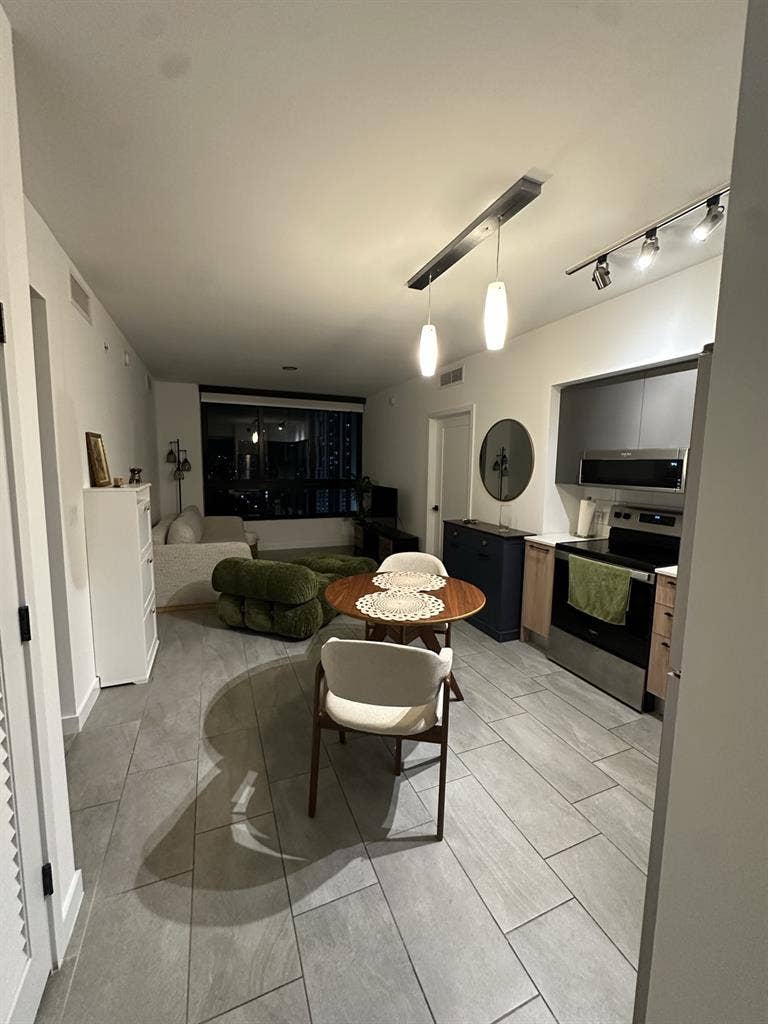 Renting a room | Girls preferred ✨