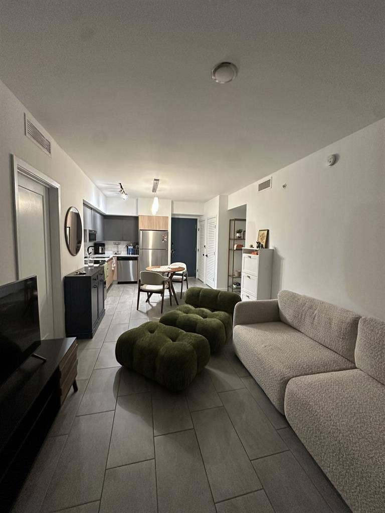 Renting a room | Girls preferred ✨