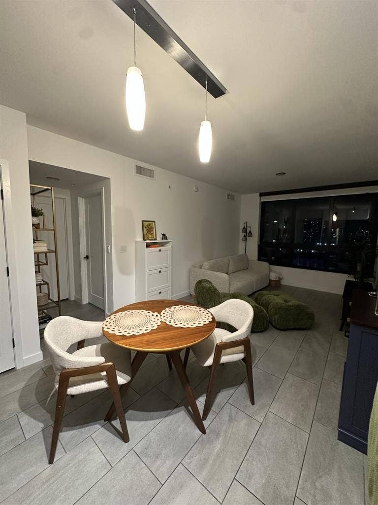 Renting a room | Girls preferred ✨