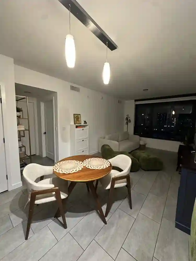 Renting a room | Girls preferred ✨