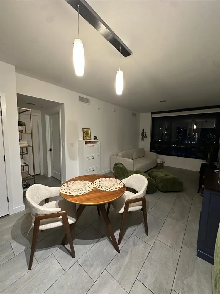 Renting a room | Girls preferred ✨