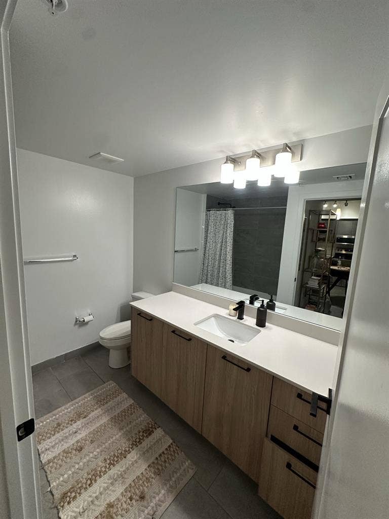 Renting a room | Girls preferred ✨