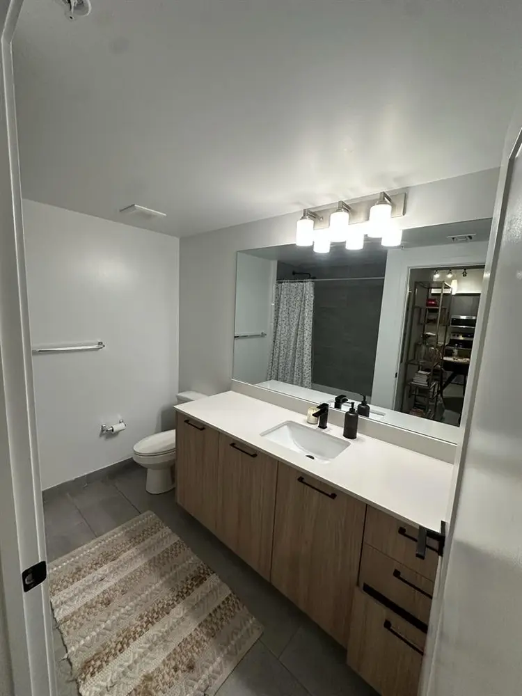 Renting a room | Girls preferred ✨