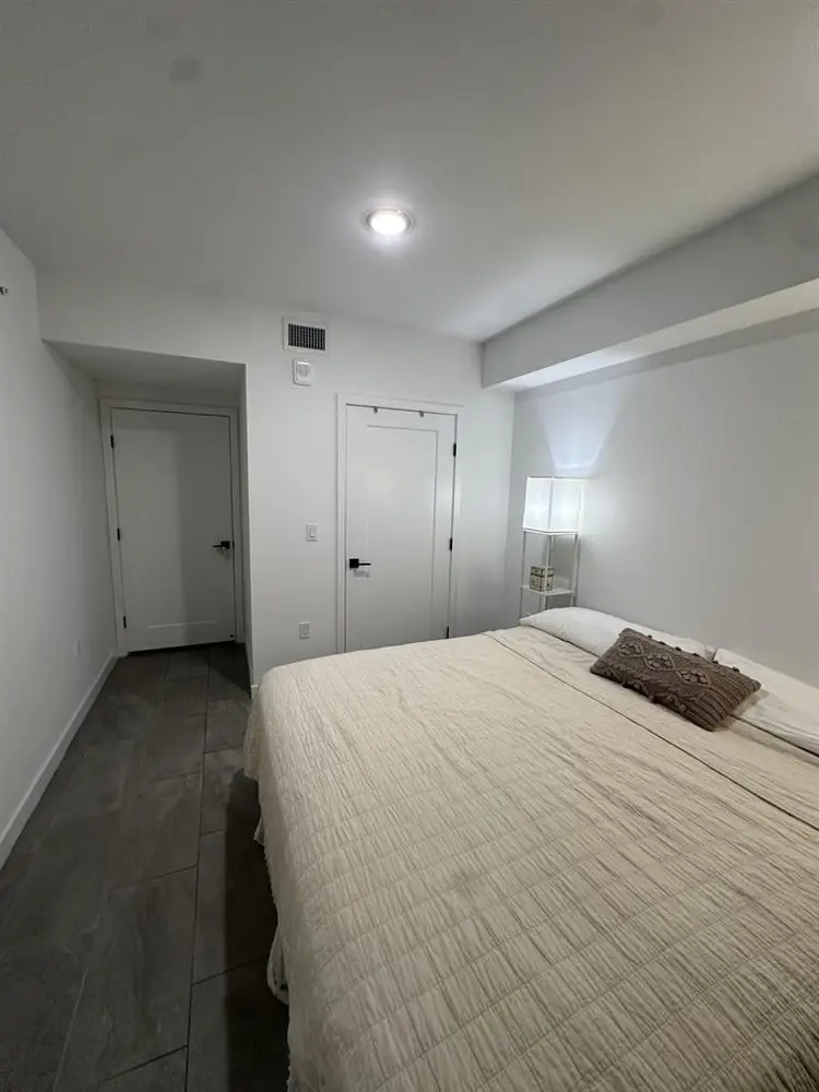 Renting a room | Girls preferred ✨