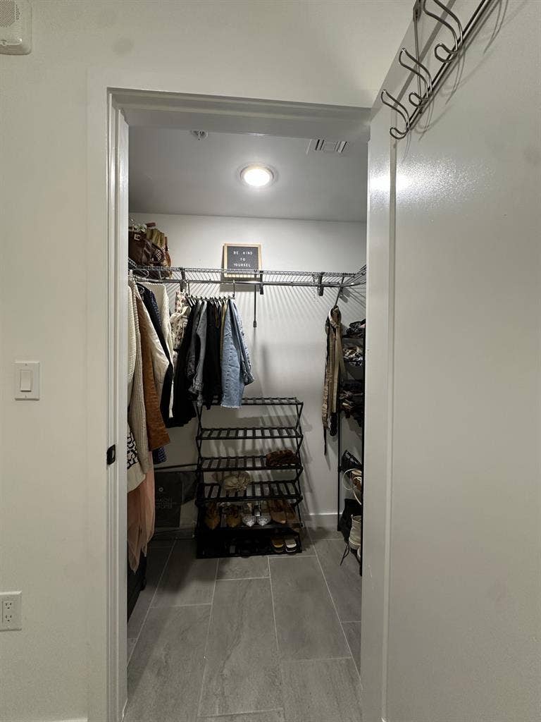 Renting a room | Girls preferred ✨