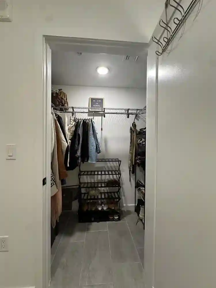 Renting a room | Girls preferred ✨