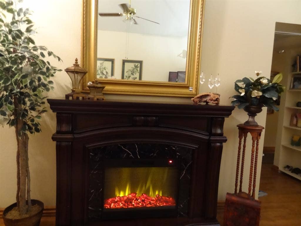 Large Master Suite in quiet home