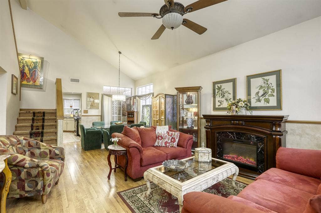 Large Master Suite in quiet home