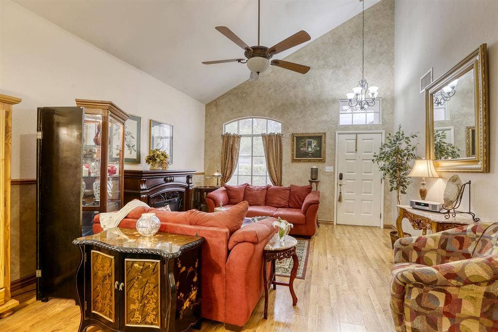 Large Master Suite in quiet home