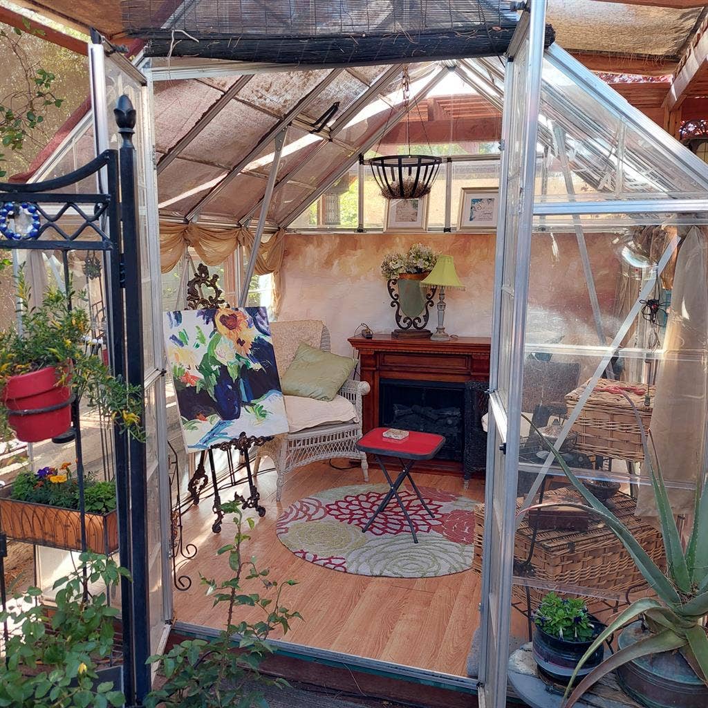 Large Master Suite in quiet home