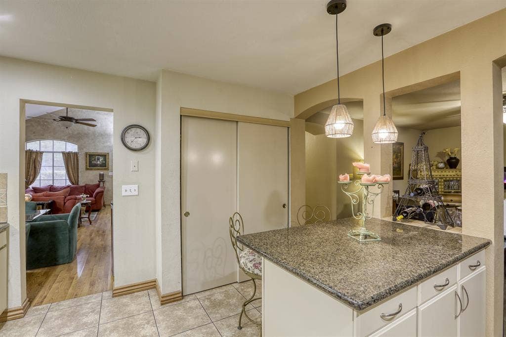 Large Master Suite in quiet home