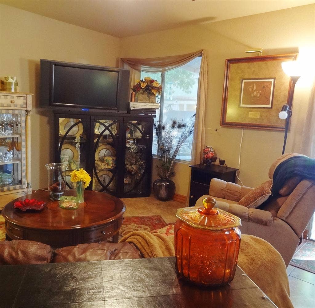 Large Master Suite in quiet home