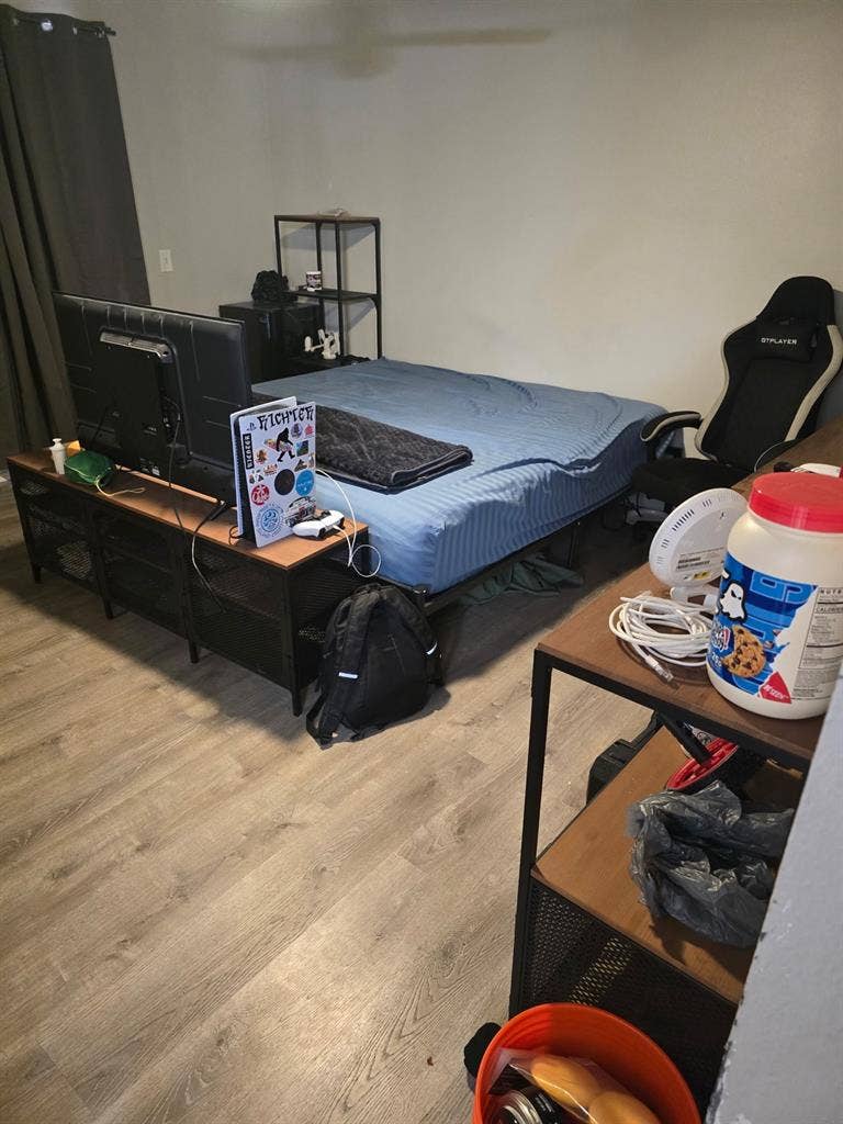 Chula Vista private bath,large rm