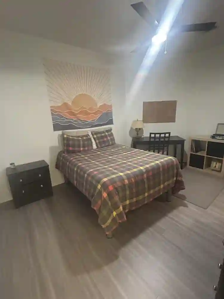 URGENT LEASE TAKEOVER- GUYS ONLY