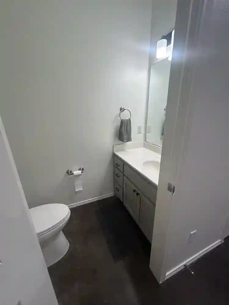 URGENT LEASE TAKEOVER- GUYS ONLY