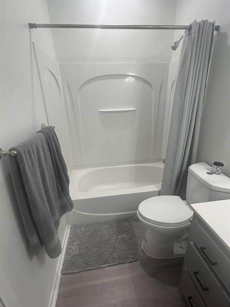 URGENT LEASE TAKEOVER- GUYS ONLY