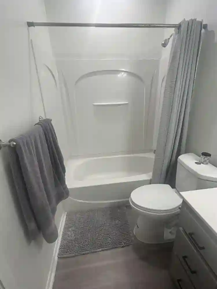 URGENT LEASE TAKEOVER- GUYS ONLY