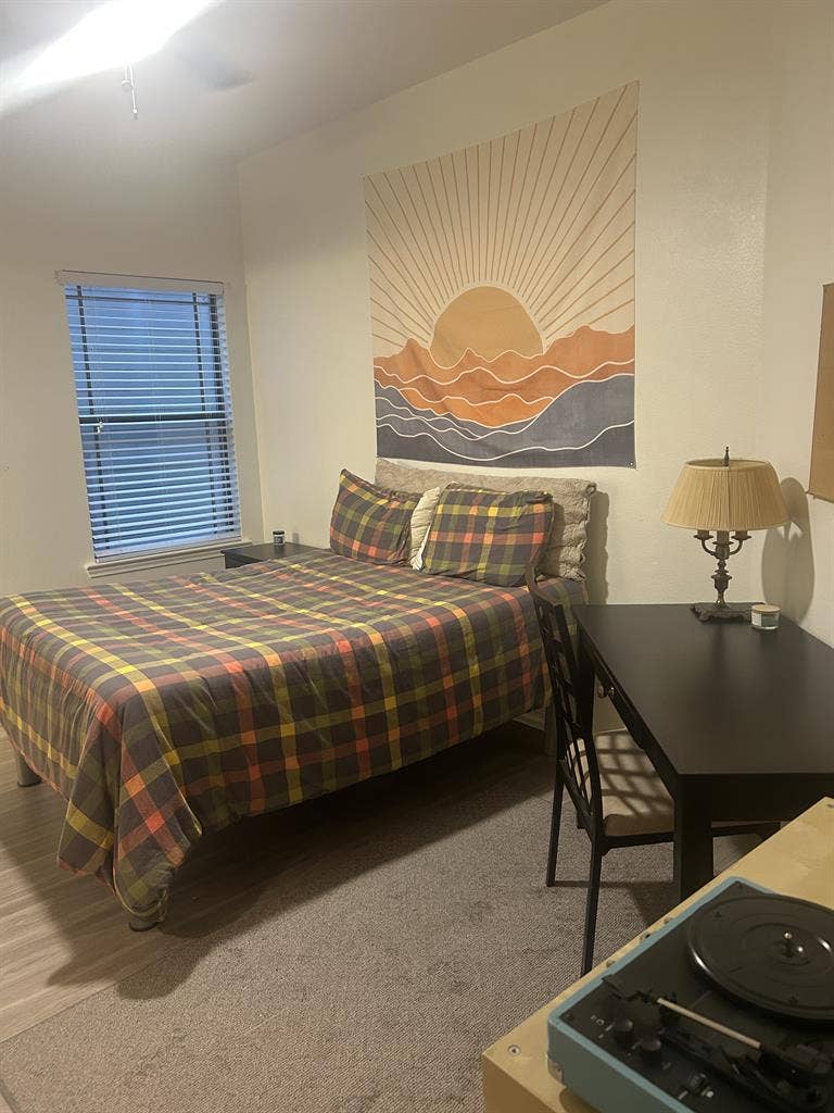 URGENT LEASE TAKEOVER- GUYS ONLY