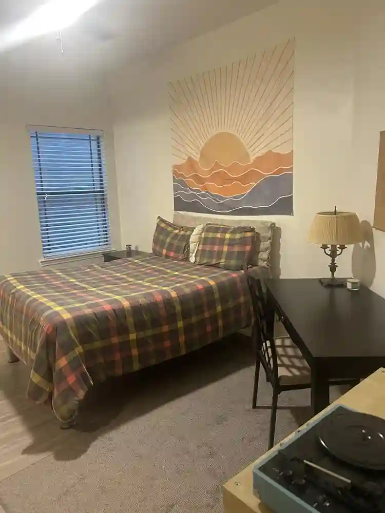 URGENT LEASE TAKEOVER- GUYS ONLY