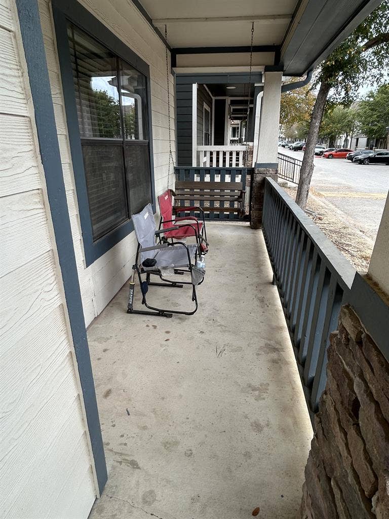 URGENT LEASE TAKEOVER- GUYS ONLY