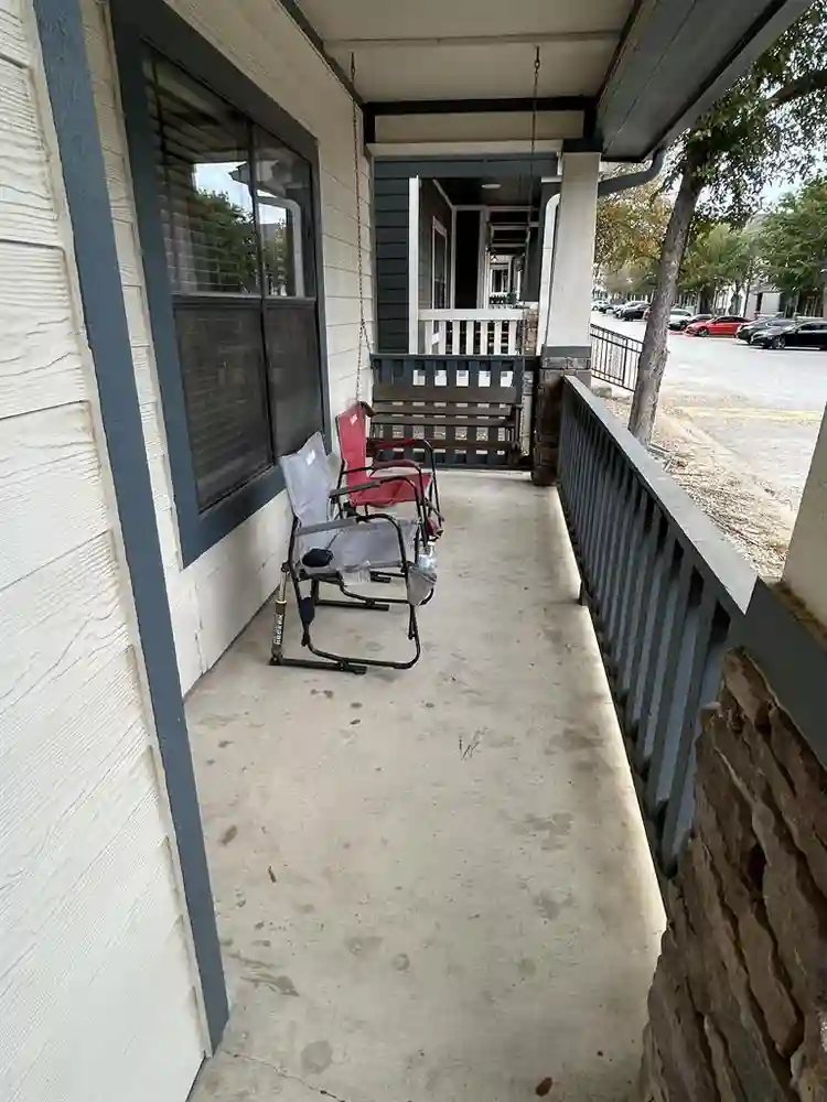 URGENT LEASE TAKEOVER- GUYS ONLY