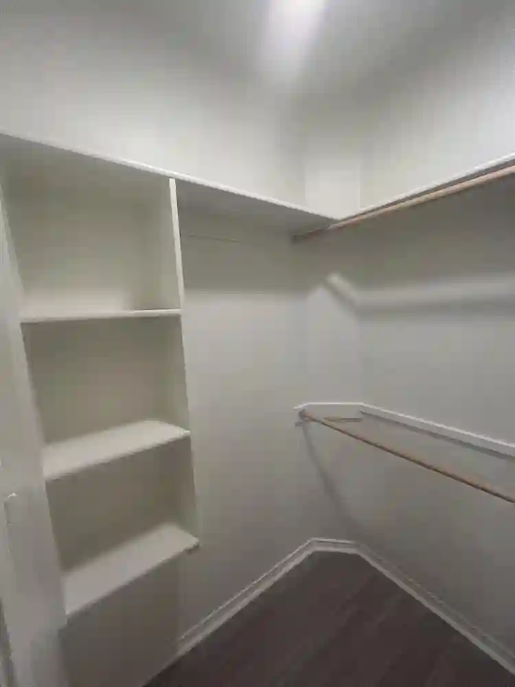 URGENT LEASE TAKEOVER- GUYS ONLY