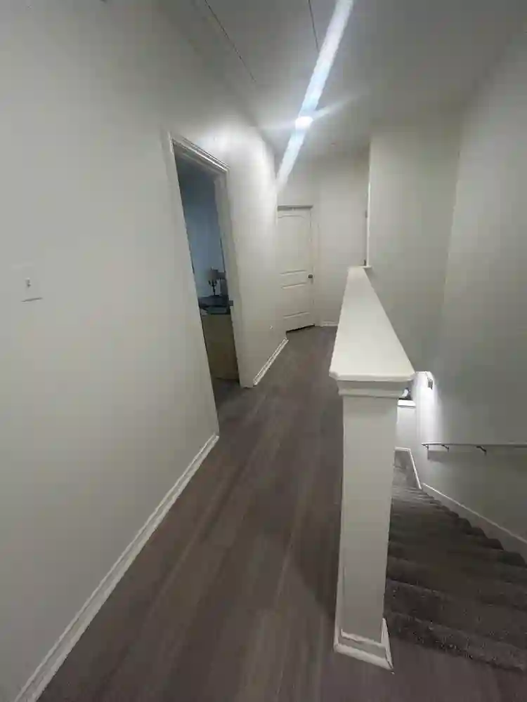 URGENT LEASE TAKEOVER- GUYS ONLY