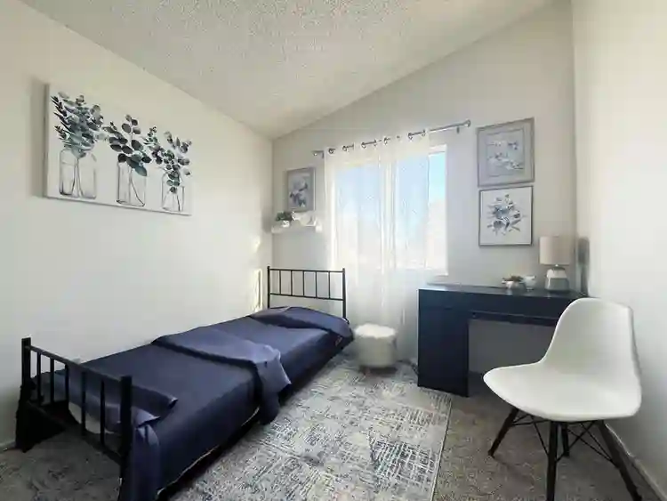 Private room and bathroom $