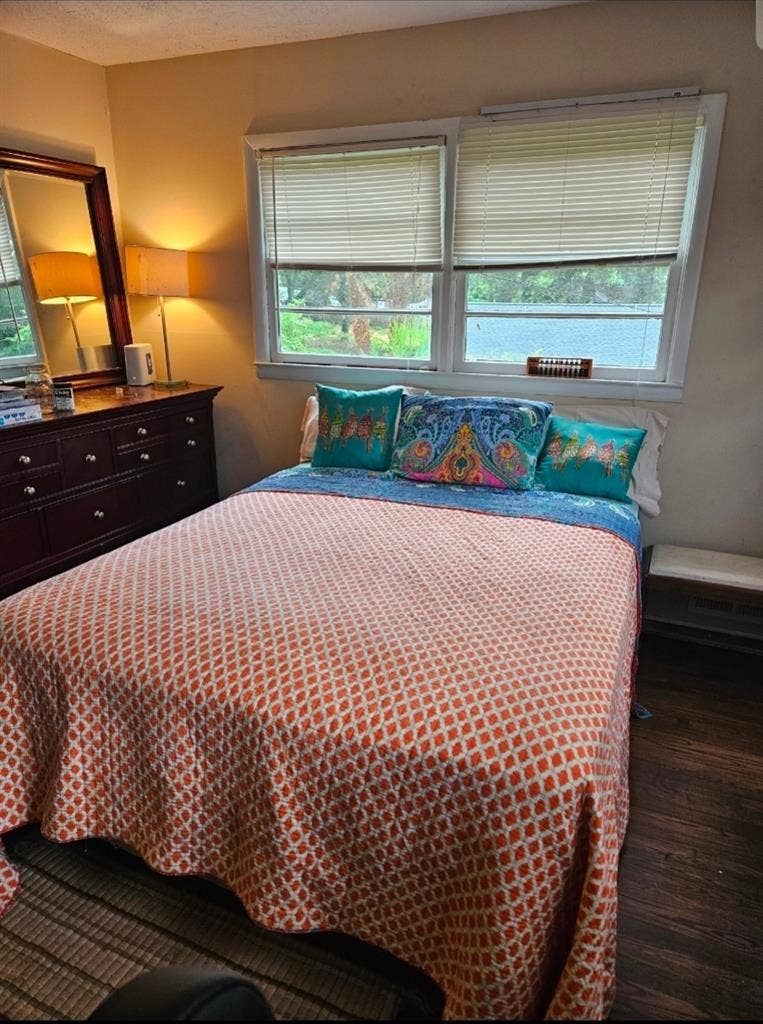 Private Room for Professional Woman