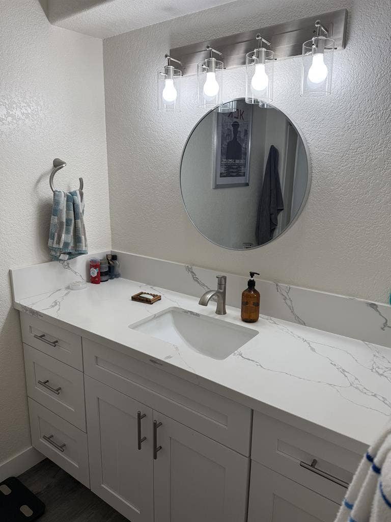 Room with private bathroom in PB