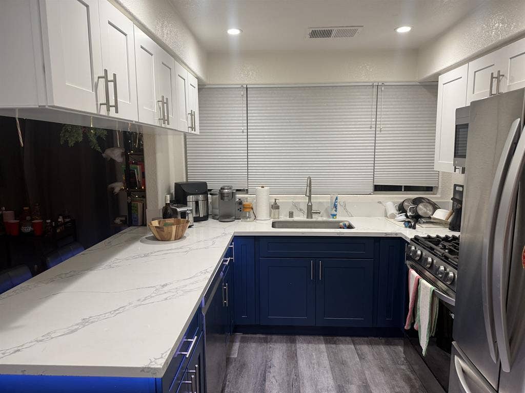 Room with private bathroom in PB